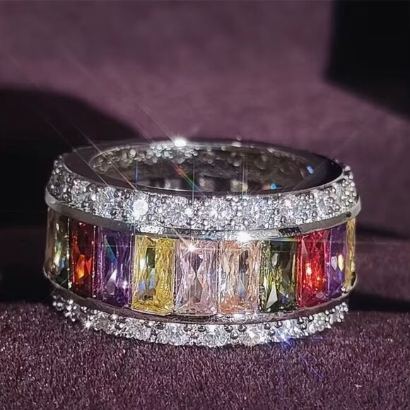 🩷 Stunning New ring with bands of colored crystals & rhinestones size 7 & 8 🩷 - Picture 5 of 8